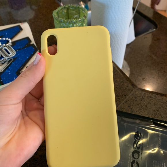 YELLOW IPHONE X PLUS CASE - Picture 4 of 4